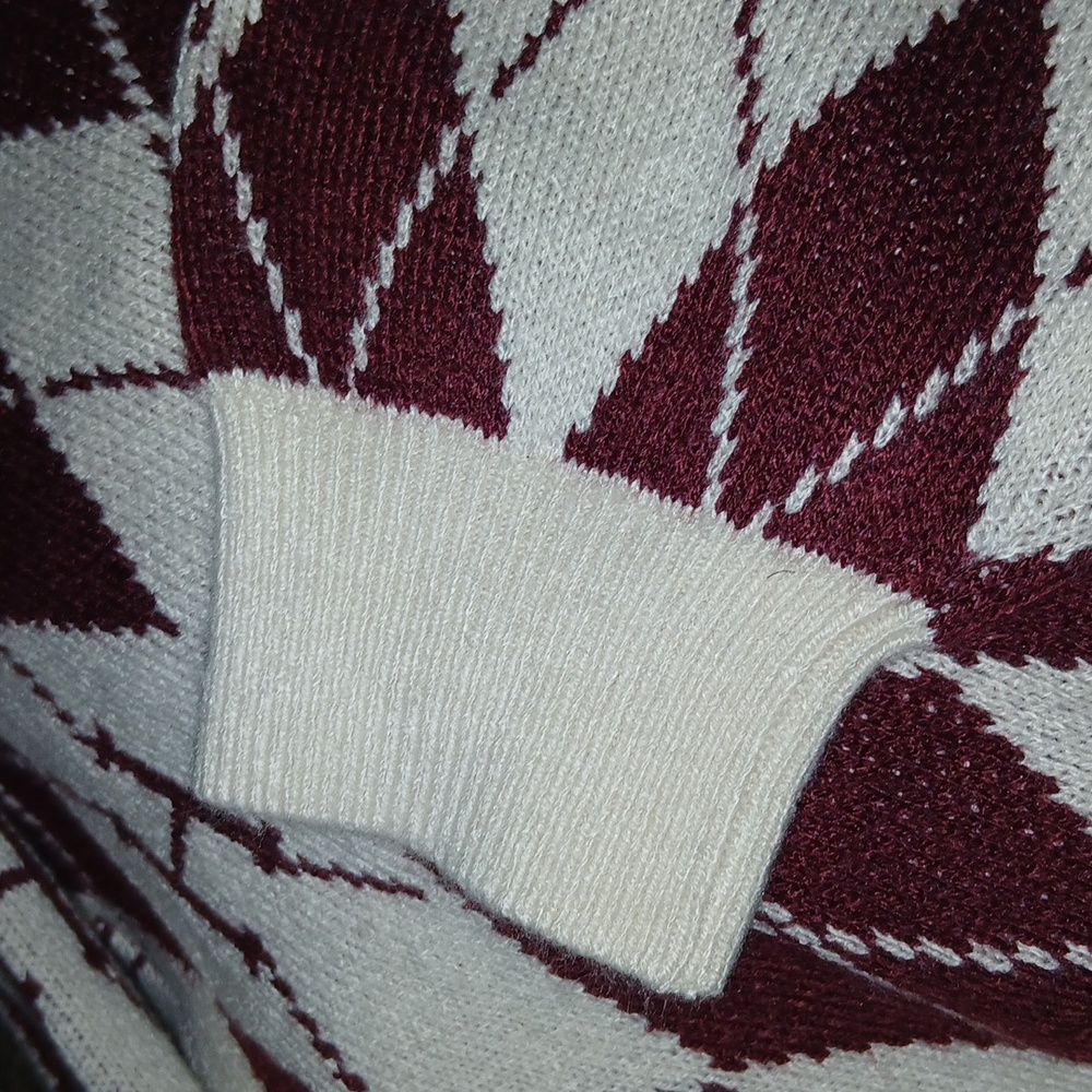 H and M GIRLS Hogwarts burgundy and offwhite sweater size 12 14 EUC - Picture 4 of 6